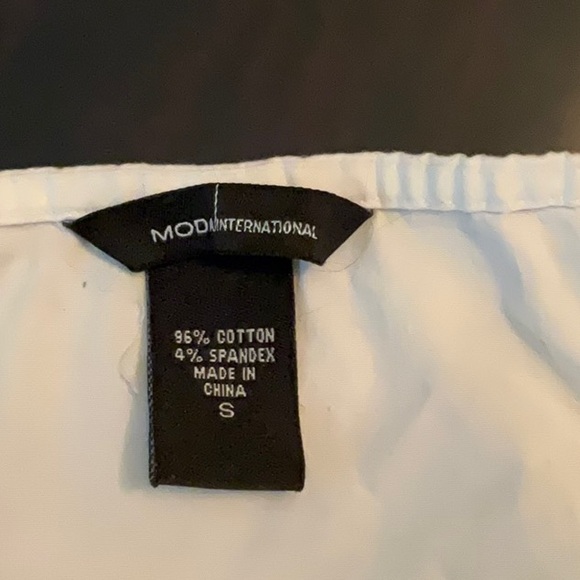 Elegant White Ruffled Women's Top - Picture 3 of 3